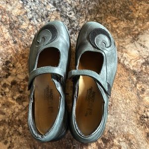 Naot women’s blue size 39 MaryJane’s